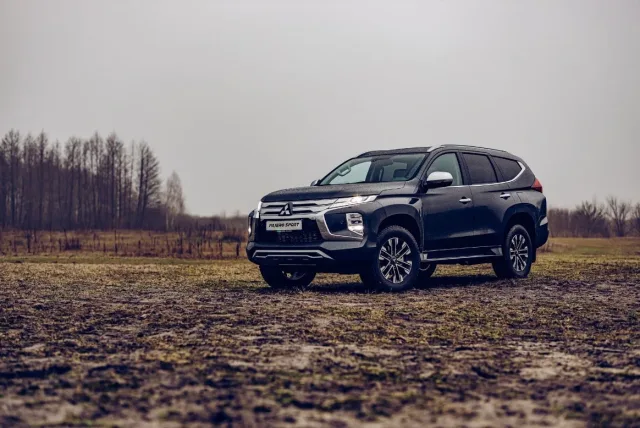Mitsubishi Pajero Sport SUV — 5