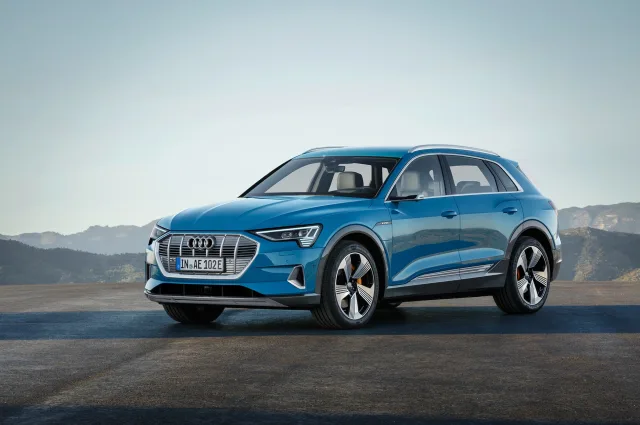 Audi e-tron кросовер — 2