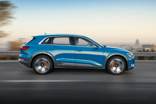 Audi e-tron кросовер — 3