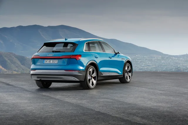 Audi e-tron кросовер — 6