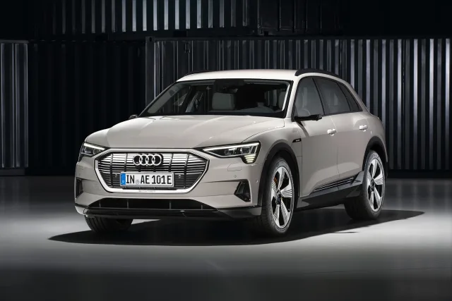 Audi e-tron кросовер — 7