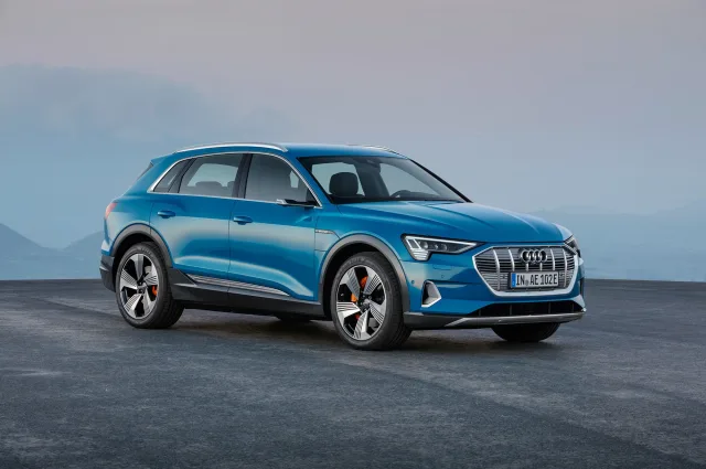 Audi e-tron кросовер — 12