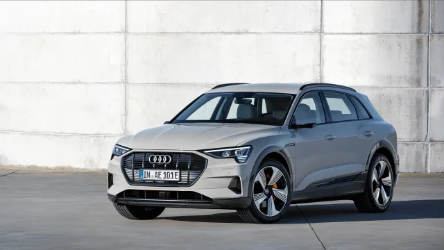 Audi e-tron кросовер — 13