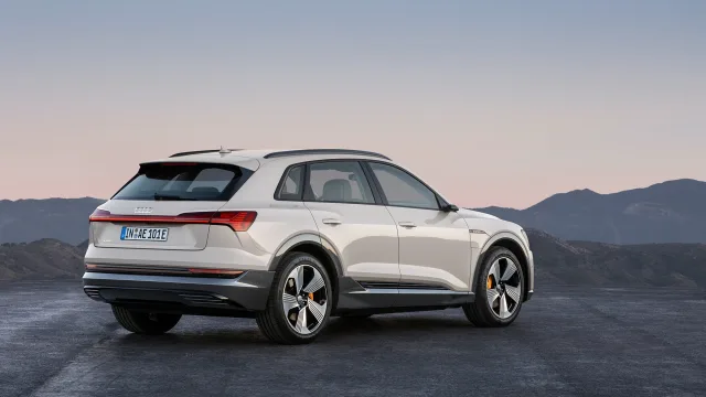 Audi e-tron кросовер — 17