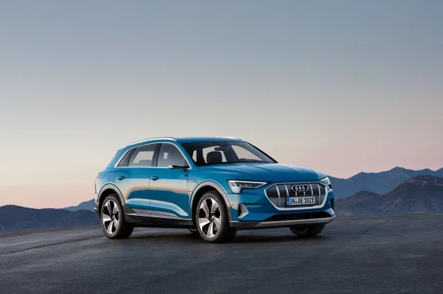 Audi e-tron кросовер — 18