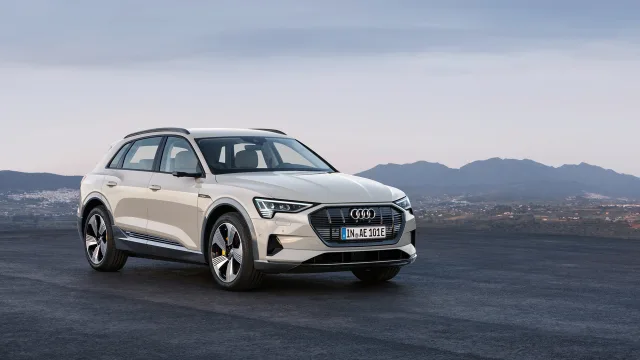 Audi e-tron кросовер — 19