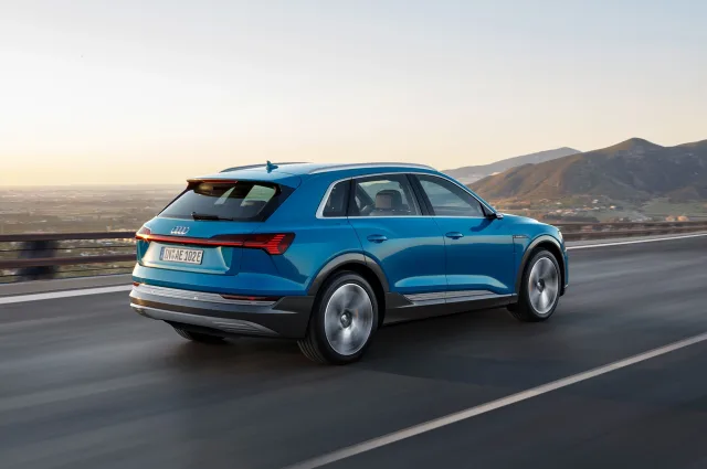 Audi e-tron кросовер — 20