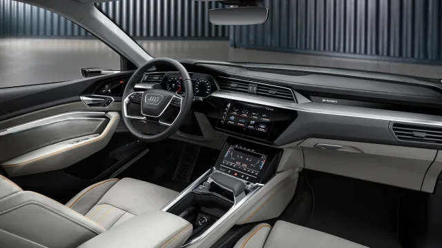 Audi e-tron кросовер — 22