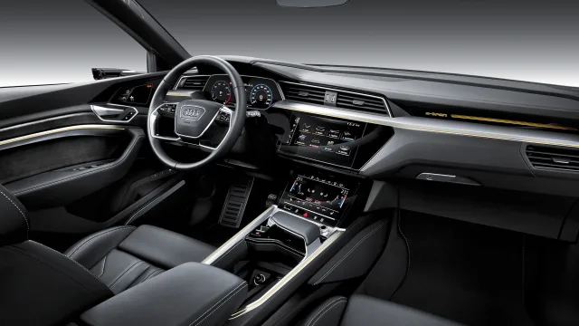 Audi e-tron кросовер — 25