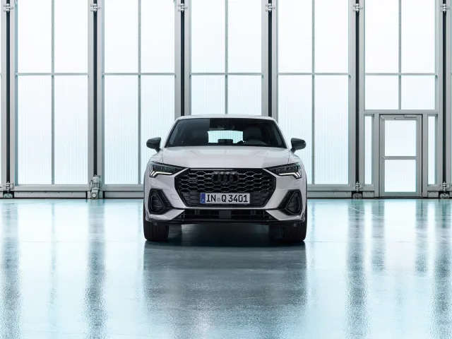 Audi Q3 Sportback кроссовер — 16