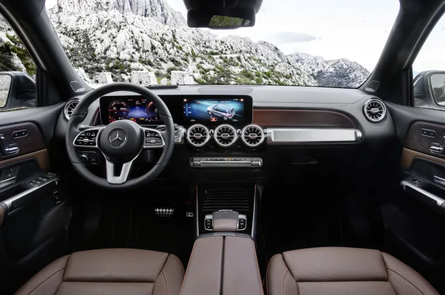 Mercedes-Benz GLB 180d AT — 19