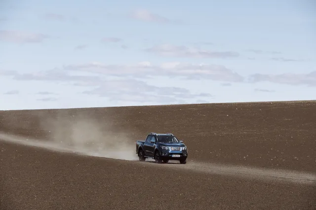 Nissan Navara 2019 pickup — 8