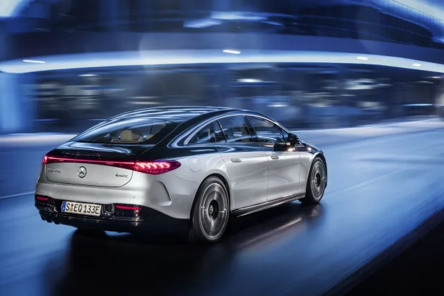 Mercedes-Benz EQS AT 450+ — 6
