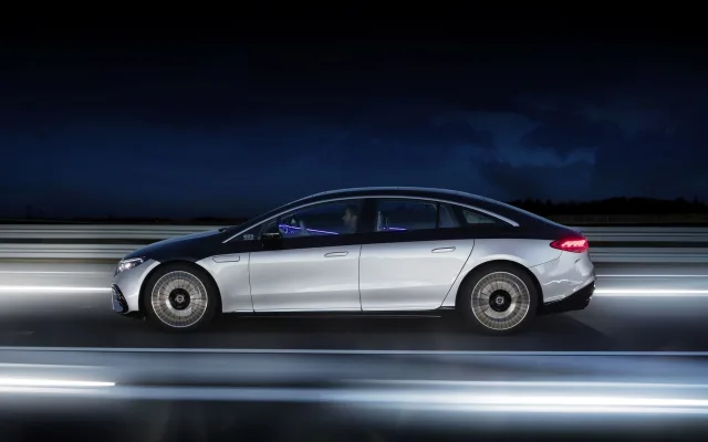 Mercedes-Benz EQS AT 450+ — 9