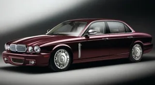 Jaguar представив останні автомобілі Daimler Super Eight