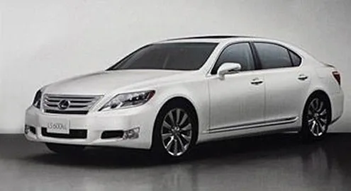 Lexus готовит обновление флагманских седанов LS