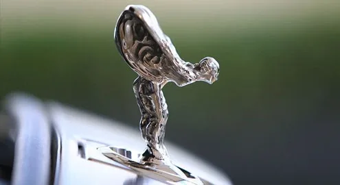 Rolls-Royce отметит ==столетие эмблемы «Дух Экстаза»==