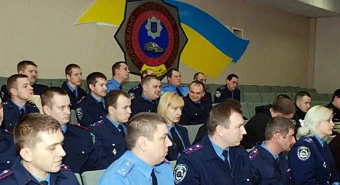 Сотрудники ГАИ активно ==изучают английский язык==