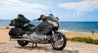 Туристичний мотоцикл HONDA GOLD WING за ціною на ваш вибір