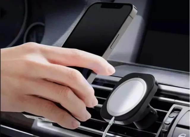 How to choose a car magnetic holder for a smartphone