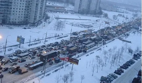 Пешком быстрее: снег вновь парализовал Киев