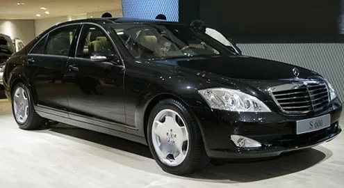 Armored government cars left without wheels