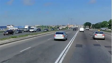 Traffic Rules Lessons: Double solid line instead of dashed - how to act on a new road with old markings