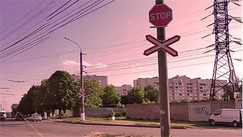 Уроки ПДД: может ли возле ж/д переезда быть два знака STOP