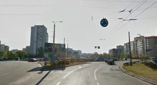 Уроки ПДР: основні правила маневрування на перехресті з круговим рухом