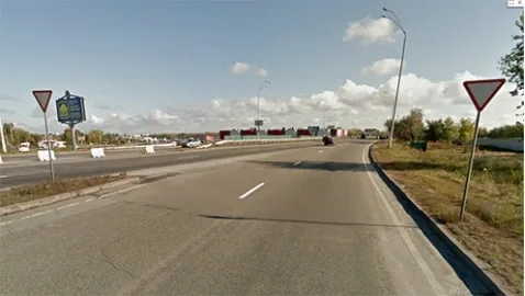 Traffic rules lessons: about priority when changing lanes, when secondary and main roads do not intersect