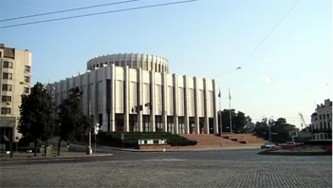 Traffic rules lessons: about U-turns and turns on European Square in Kyiv
