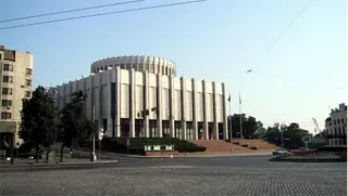 Уроки ПДР: про розвороти та повороти на Європейській площі в Києві
