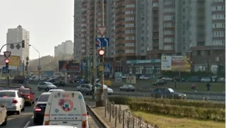 Traffic rules lessons: intersection on Saperno-Slobodskaya. Violating or going around