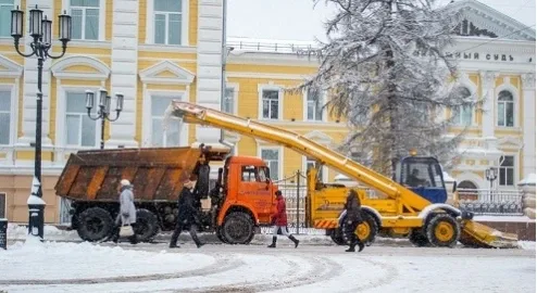 В Киеве залатали все дыры на дорогах. Снегом…