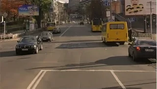Traffic rules lessons: priority when crossing an intersection