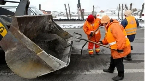 Ukravtodor no longer builds roads - pays off debts