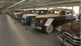 Скільки коштує автопарк Януковича? Відео-екскурсія по гаражу