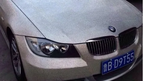 More glamour: car body decoration with rhinestones