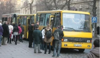 Тарифи маршрутних перевезень почали піднімати