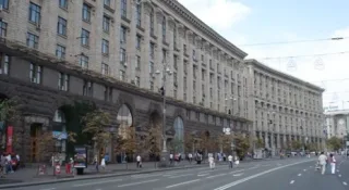 Khreshchatyk is blocked. A rally is underway