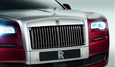 В 2017 году дебютирует внедорожник Rolls-Royce