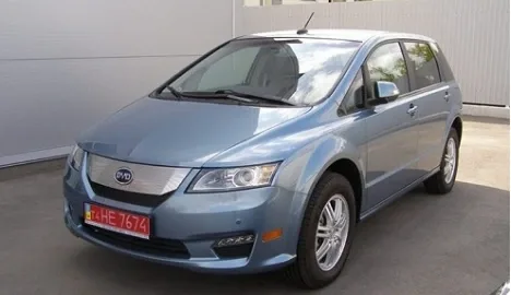 The first BYD e6 electric car has been sold in Ukraine