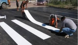 Українські дороги отримають пластикову розмітку