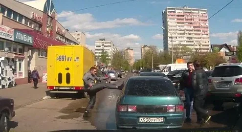 Revenge or patience? Spectacular showdowns on the road