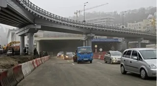 Вічна будівля: коли закінчать Поштову Площу?