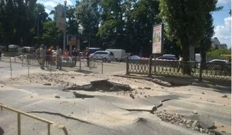 В Киеве часть бульвара Шевченко ушла под землю