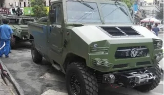 Китайці зробили армійську вантажівку за образом Хаммера