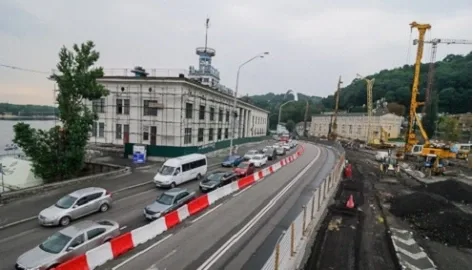 Сегодня и в пятницу на Набережном шоссе будут заторы