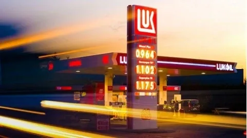 Слідом за Україною Лукойл розпродує свої АЗС в Європі