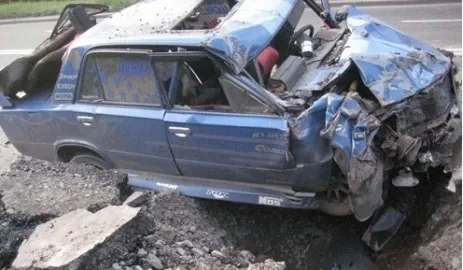 Dashcam captured the fall of a projectile in front of the car